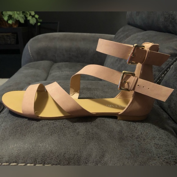 JustFab Size 9 Woman’s Aerin Flat Blush Sandal - Picture 6 of 11